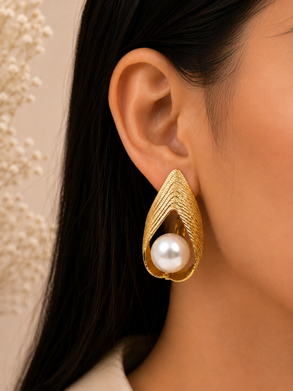 Women’s Gold-Toned Pearl Textured Stud Earrings