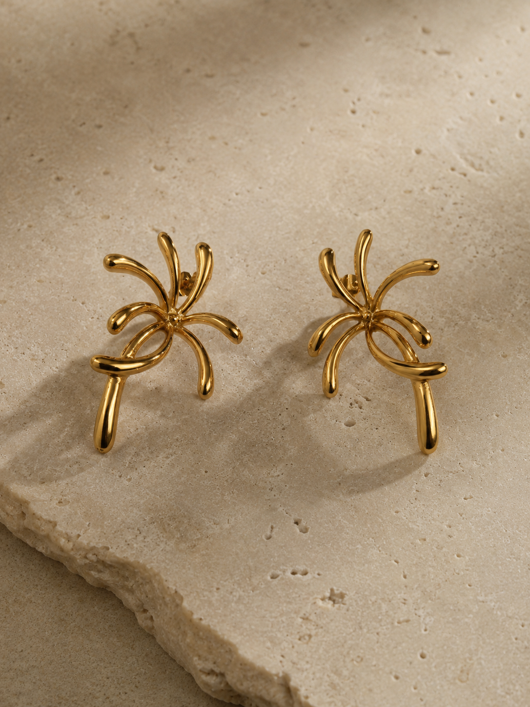 Women’s Gold-Toned Palm Tree Statement Drop Earrings